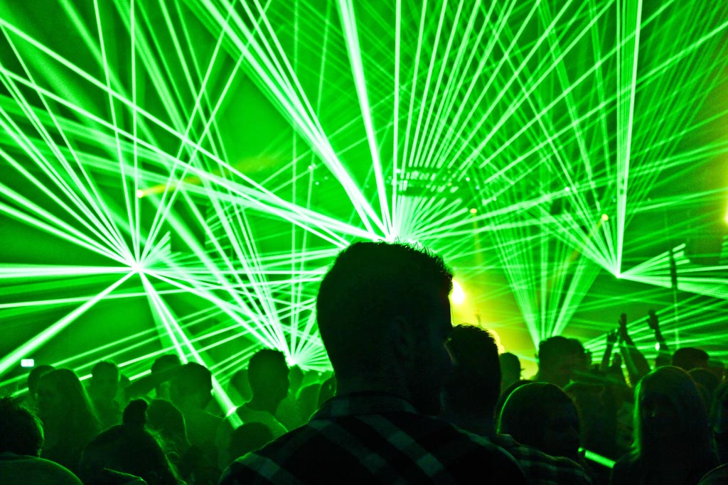 Lumière Laser Flou Dans La Boîte De Nuit Banque D'Images et Photos